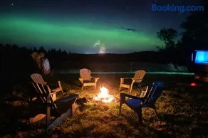 Summer Farmhouse-Hottub, Stargazing, BBQ-Sleeps 8 - Image 2