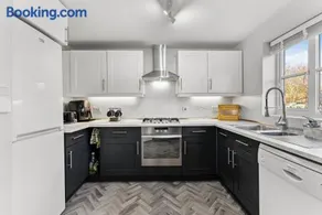Charming House in Wakefield - Sleeps 6 - Image 3
