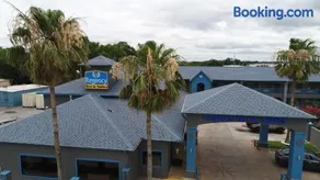 Regency Inn & Suites Beaumont - Image 5