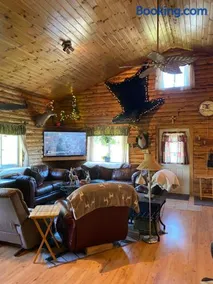 Emerson Cozy Cabin - Image 4