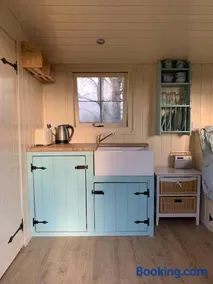 Delilah the shepherd's hut - Image 2