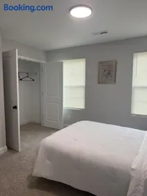 Comfortable Home Near Downtown Burlington NC - Image 3