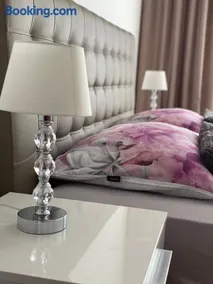 Apartment Queen - Image 1