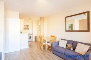 Stylish Merchant City Flat - Image 2