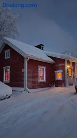Tunnelmallinen mökki saunalla - Image 1