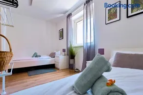 3 Schlafzimmer, Parkplatz, Stadtmitte - Image 1