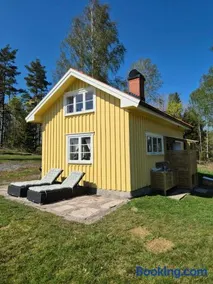 Dalslands-torp nära vattnet - Image 1