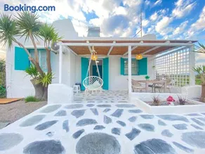 Unique Beachfront Cottage House - Private Garden - Image 2