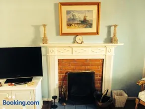 2 bedroomed fisherman’s cottage near quay - Image 1
