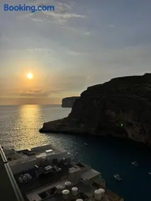 Xlendi - Seafront 2 Bedroom Apartment, Fully Air-conditioned and equipped with all amenities - Image 4