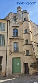 La Tour des Songes Place Dampmartin Uzès - Image 1
