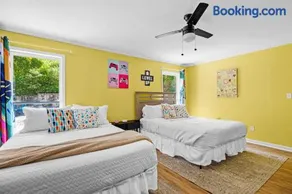 2 Bed 1 Bath Private Suite Funky Bunch TYSUT - Image 3
