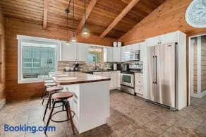 Stony Lake Hideaway - Image 1