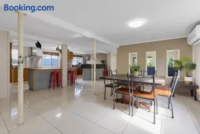 Bongaree Beach House with Pool - Image 1