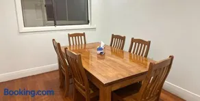 Pascoe Peak Cottage -Stay Near Shops and transport - Image 3