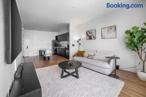 Modern Riverfront Loft Proximity to Downtown - Image 3