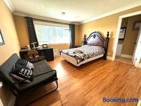 Vancouver Luxury Homestay - Image 2