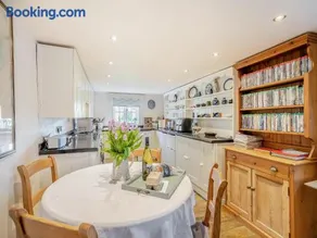 Garden Cottage - Image 4