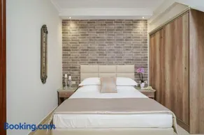 Mandani Villa Luxury Apartments - Image 1