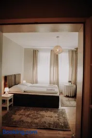 Old Town Apartments - Image 3