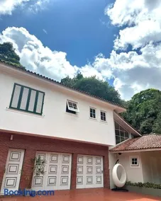 Casa no Bosque em Corrêas - Image 1