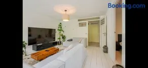 Quiet Garden Room Amsterdam West - by Peter - Image 3