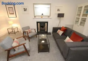 City Centre New Town 2 Bedroom Flat - Image 2