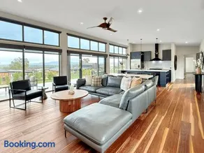 The Iron Pear - Pet Friendly with Country Views - Image 2
