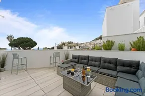 Modern and elegant apartment with two terraces - Image 3