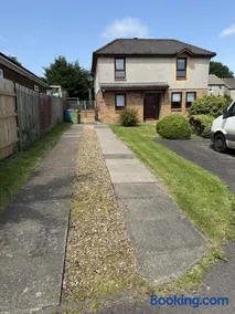 Luxury 5 Bed Home - Glasgow - Free Private Parking - Garden - Image 2