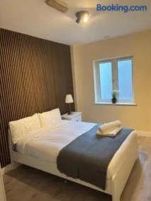 Excellent Central Location Apt 2 R2 - Image 1