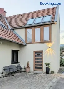 Appartement convivial et familial avec barbecue, jardin et terrasse | Vue jardin - Image 5