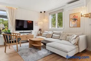 Lovely Holiday Home With Garden Near Water - Image 3