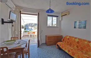 One-Bedroom Apartment In Santangelo Dischia - Image 2