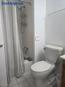 Private 4 bedroom home sleeps upto 12 - Image 3