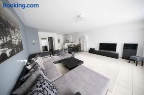 Renovated Apartment in Antwerp city center - Image 1
