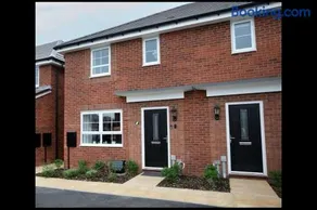 Peaceful 3 Bed Rugby Family Home Contractor Friendly Near Amenities - Image 1