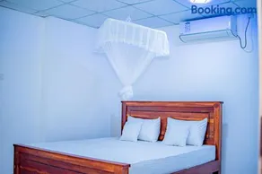 Tourist Holiday Inn - Image 2