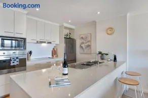 Seaview Getaway - 2 2 Solway Cres EncounterBay - BYO Linen - Image 4