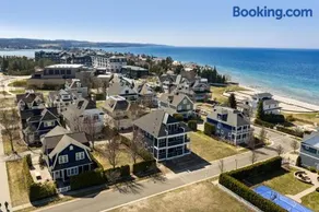 Lake-view 5BR Blue Harbor retreat with pool, beach access, and resort amenities. - Image 1