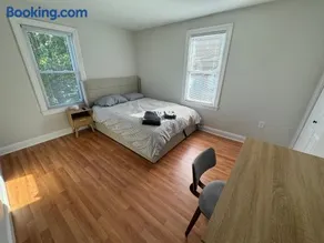 Private Bedroom & Private Bathroom in Spacious House 8 min to Boston - Image 5
