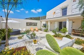 Villa Bonifato alloggo a uso turistico vista sulle campagne e sul mare siciliano - Image 1