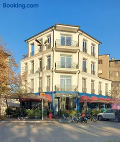 Amo's Hotel - Image 2