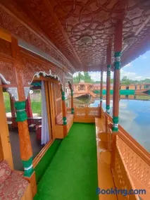 Houseboat Young Manhattan - Image 2