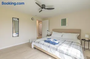 Spacious 4BR Retreat With BBQ and Gym Sleeps 14 - Image 5