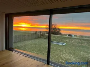 Ocean view in first row. Architectural pearl - Image 3