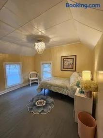 Monthly Rental - Fully Furnished - Includes all Utilities & Linens! - Image 3