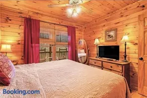 Pet-Friendly Mountain Heaven - Hot Tub and Fire Pit - Image 4
