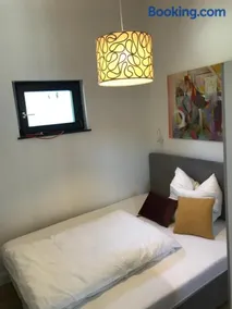 Schöne 1,5 Zimmer Wohnung mit Aussenterrasse, Nice small 1,5 room flat with an outside terrace - Image 2