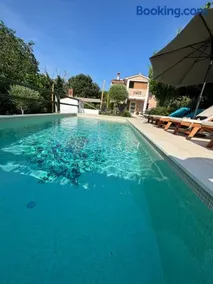 Wellness House Oliva, Heated Pool, Sauna and Jacuzzi - Image 2